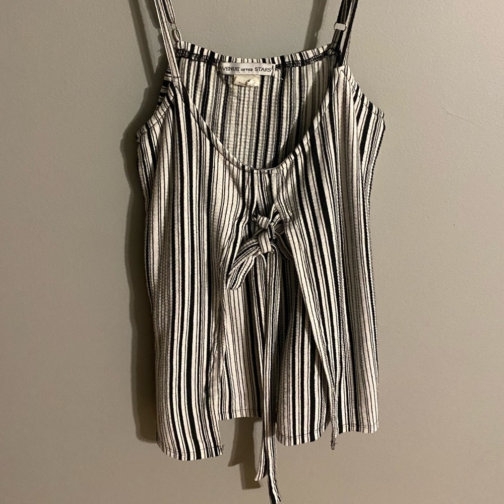 Tie front black and white stripped avenue of the stars top